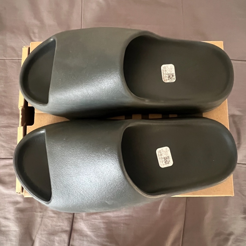 Black Yeezy Slides